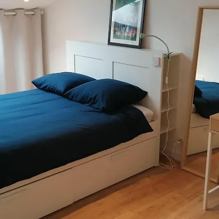 Maison Neuve Idealement Situee. Holiday home Talence