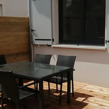 Maison Neuve Idealement Situee. Talence
