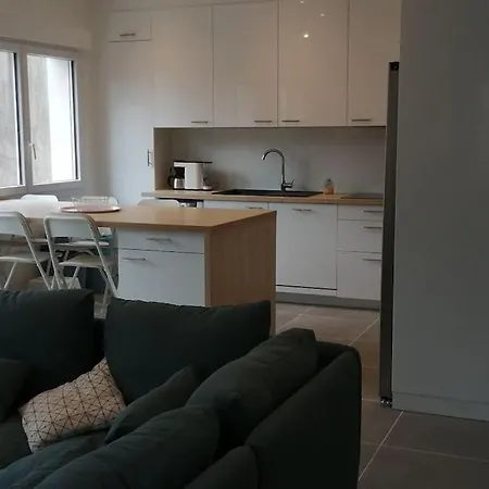 Maison Neuve Idealement Situee. * Talence